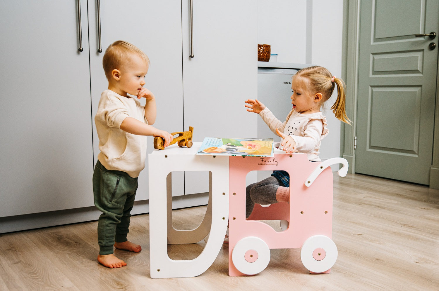 Tanulótorony és tanulóasztal – több színben – Family-scl