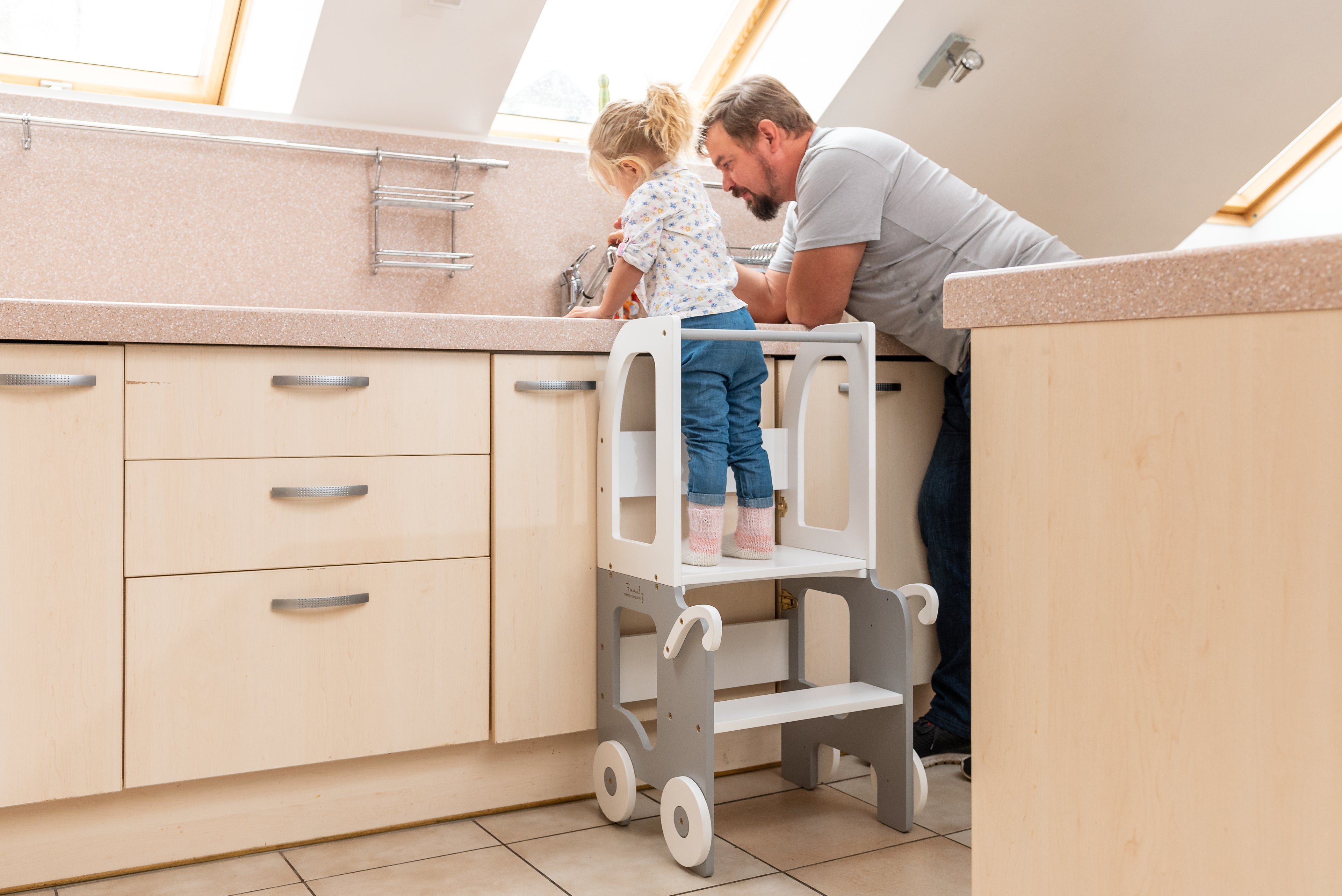 Tanulótorony és tanulóasztal – több színben – Family-scl