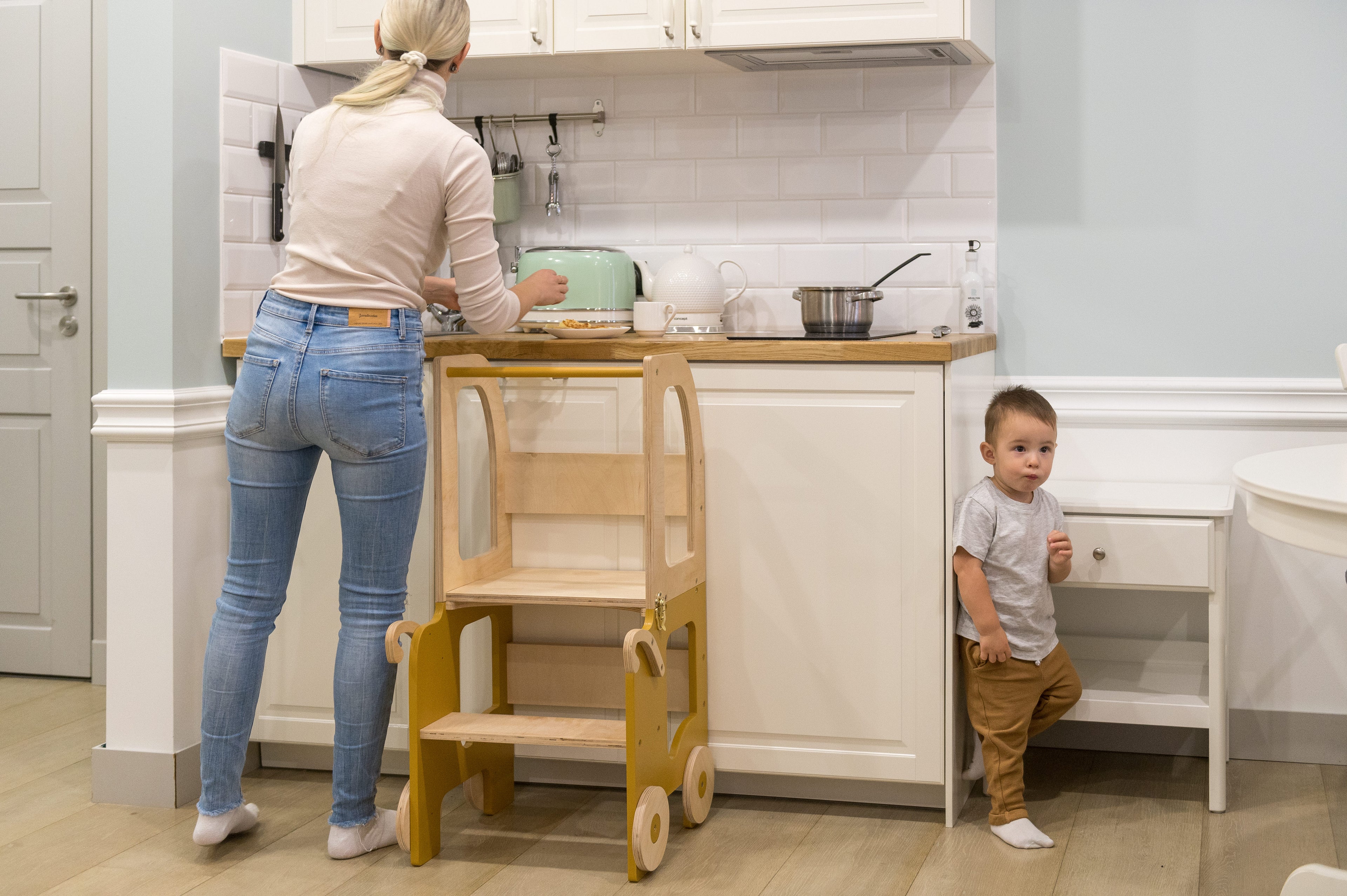 Tanulótorony és tanulóasztal – több színben – Family-scl