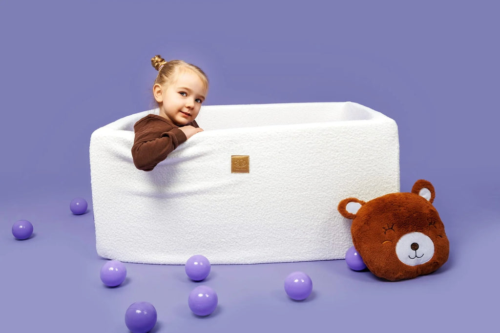 Fehér buklé négyzetes labdamedence labdával – több szín és méret – MeowBaby