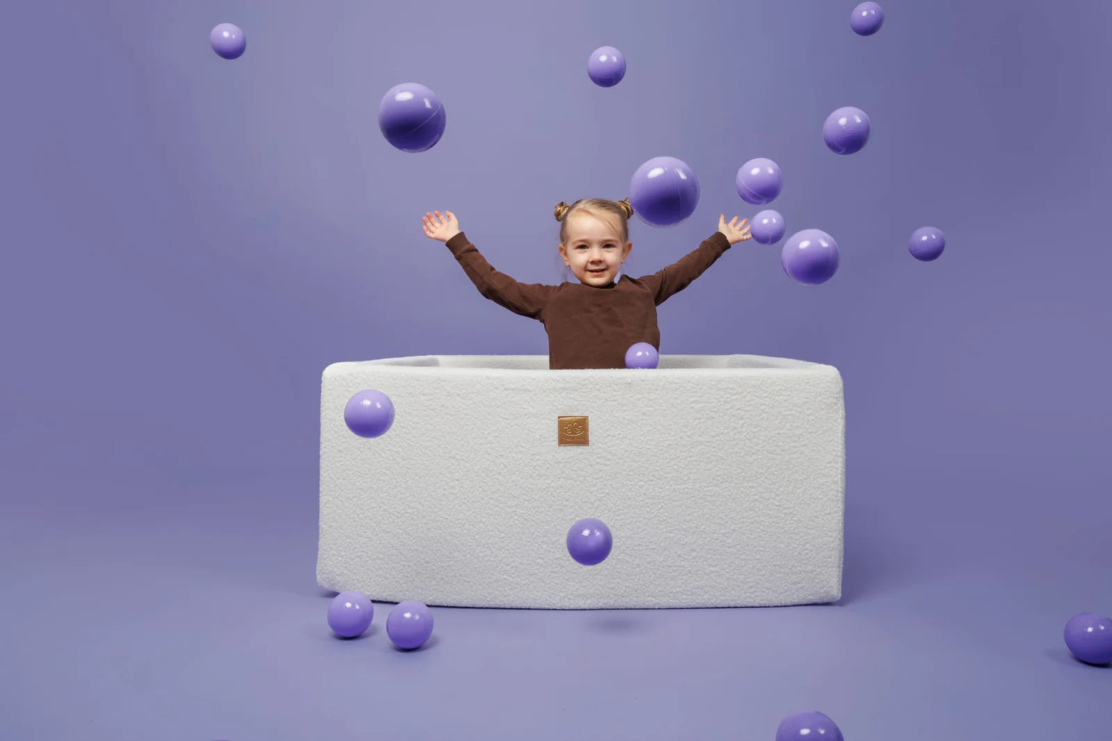 Fehér buklé négyzetes labdamedence labdával – több szín és méret – MeowBaby