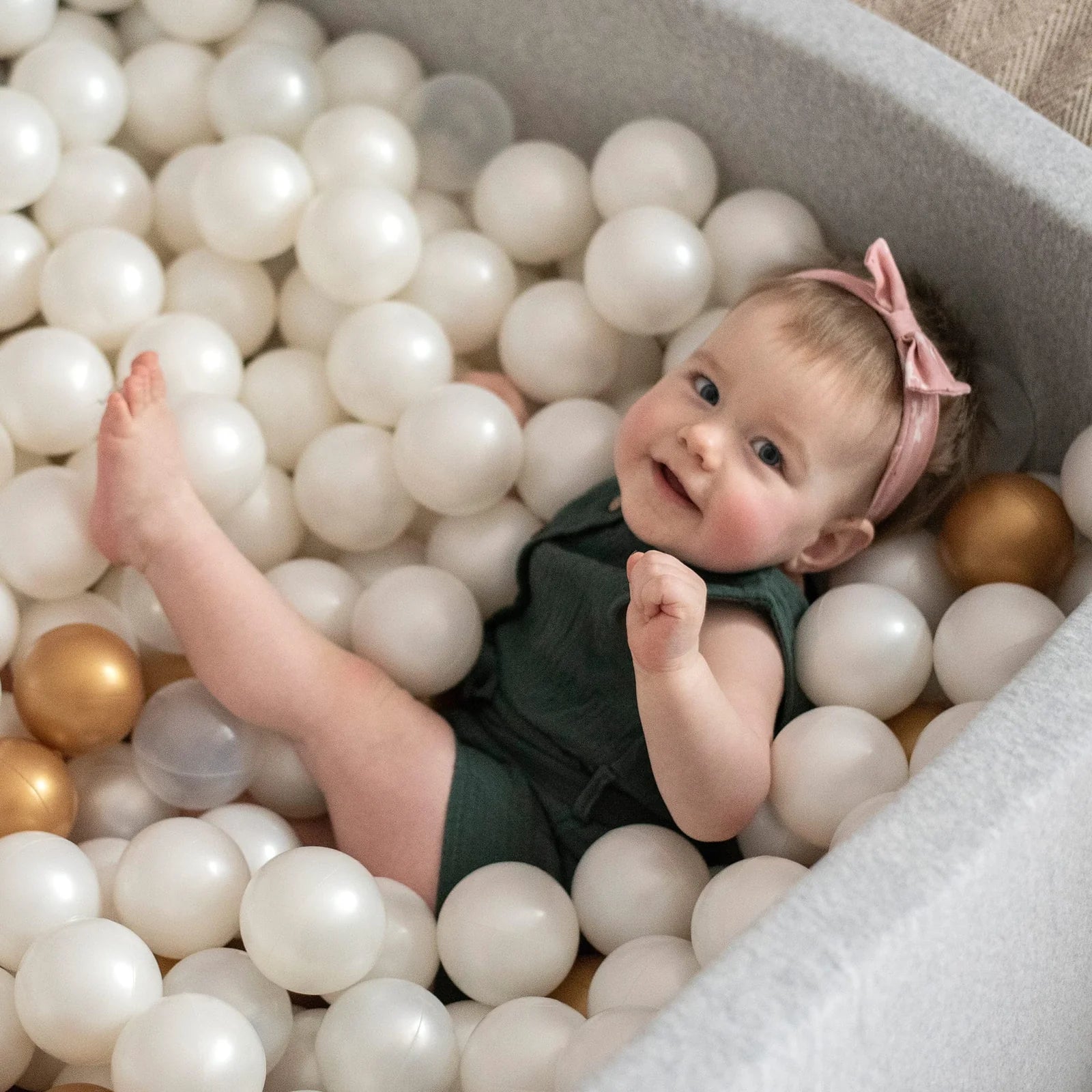 Fehér buklé négyzetes labdamedence labdával – több szín és méret – MeowBaby