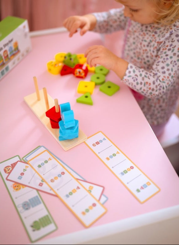 Montessori Puzzle Pyramid With Animals